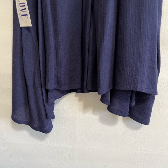 Love Lucy tank top Navy NWT sz S shark bite hem soft Lightweight v-Neck flowy - Picture 5 of 10